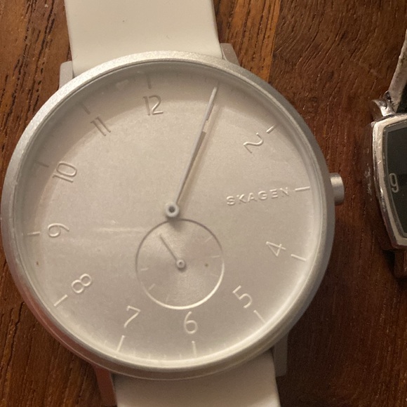 4 Skagen watches - Picture 2 of 7